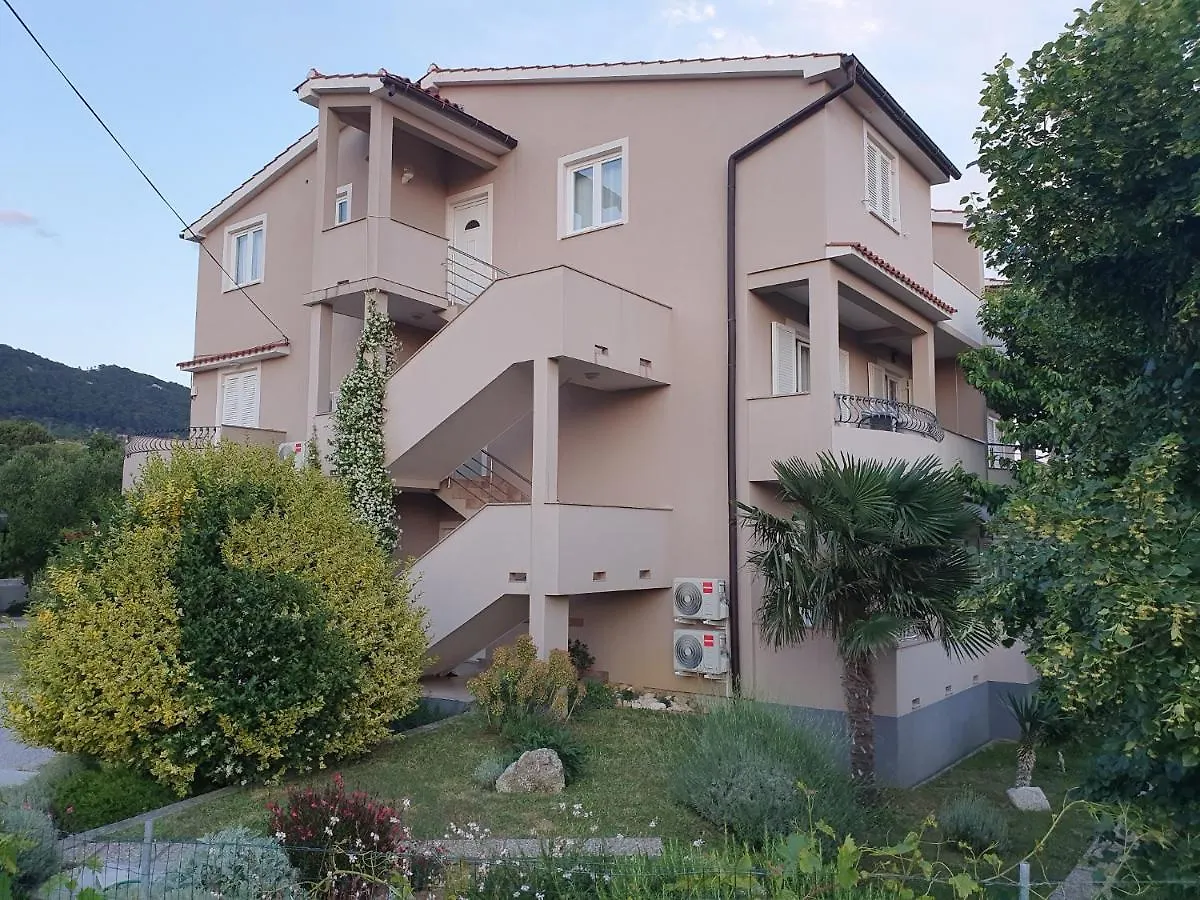 Apartments Relax 1 Banjol 0*,  Croatia