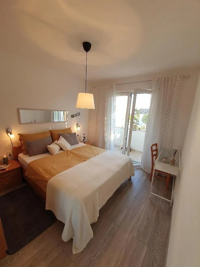 Apartments Relax 1 Banjol 0*,