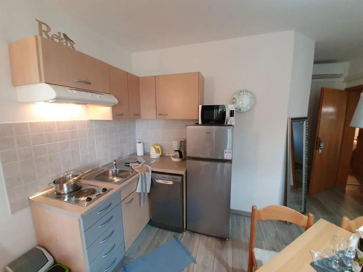 Apartments Relax 1 Banjol Croatia