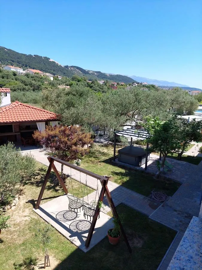 Apartments Relax 1 Banjol 0*,  Croatia